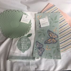 Target Bullseye 🎯 Lime  & Butterfly 🦋 5 Piece Dish Towel 🦋Trivet Set 🦋CUTE!!